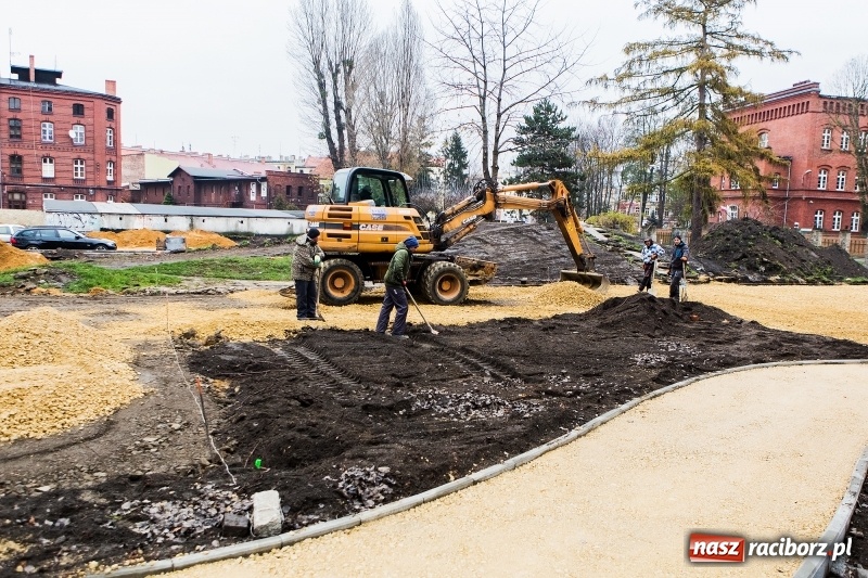 Zdjęcie w galerii na portalu naszraciborz.pl: Trwa przebudowa parku Jordanowskiego  wiadomości z regionu