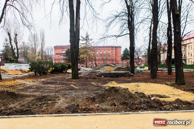 Zdjęcie w galerii na portalu naszraciborz.pl: Trwa przebudowa parku Jordanowskiego  wiadomości z regionu