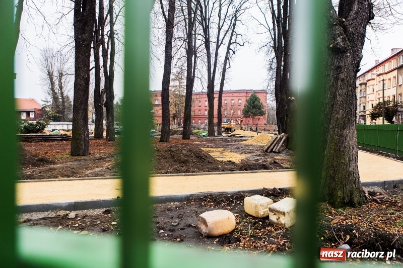 Zdjęcie w galerii na portalu naszraciborz.pl: Trwa przebudowa parku Jordanowskiego  wiadomości z regionu