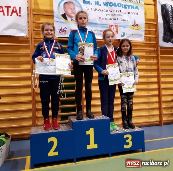 Zdjęcie w galerii na portalu naszraciborz.pl: Udany start zapaśniczek w Gogolinie  wiadomości z regionu