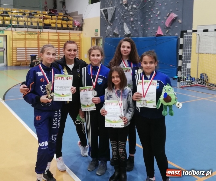 Zdjęcie w galerii na portalu naszraciborz.pl: Udany start zapaśniczek w Gogolinie  wiadomości z regionu