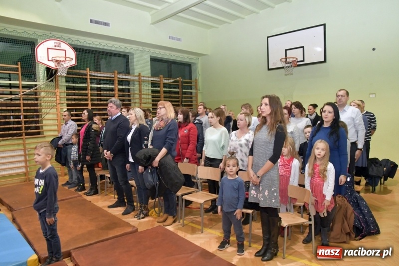 Zdjęcie w galerii na portalu naszraciborz.pl: Patriotyczny wieczór poezji  i pieśni w SP3 wiadomości z regionu