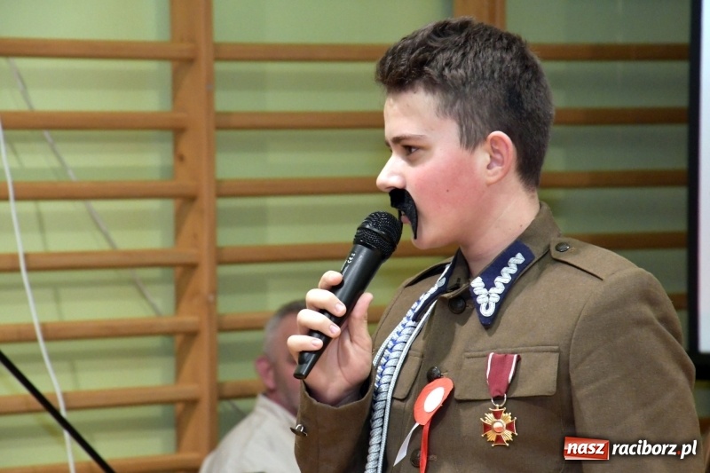 Zdjęcie w galerii na portalu naszraciborz.pl: Patriotyczny wieczór poezji  i pieśni w SP3 wiadomości z regionu