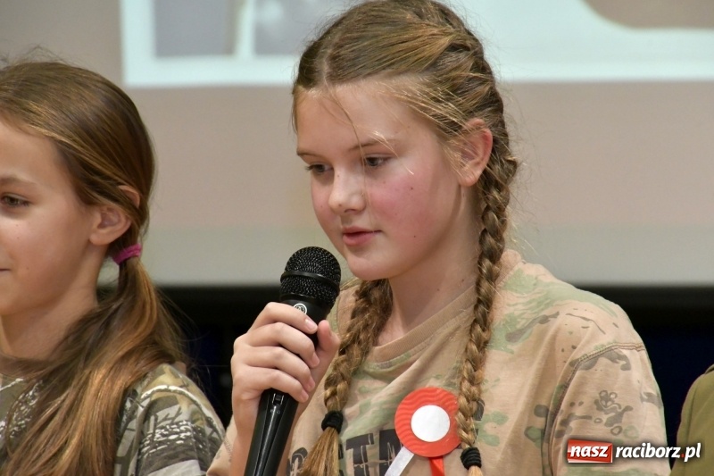 Zdjęcie w galerii na portalu naszraciborz.pl: Patriotyczny wieczór poezji  i pieśni w SP3 wiadomości z regionu