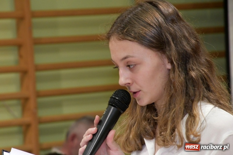 Zdjęcie w galerii na portalu naszraciborz.pl: Patriotyczny wieczór poezji  i pieśni w SP3 wiadomości z regionu