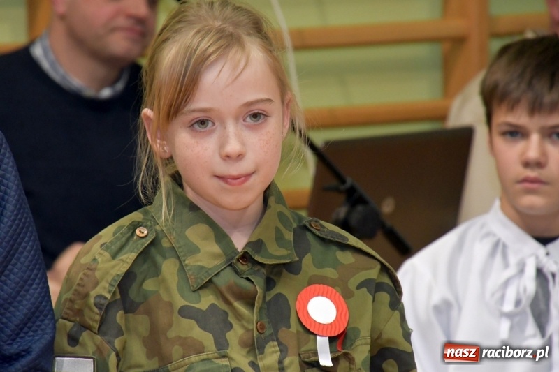 Zdjęcie w galerii na portalu naszraciborz.pl: Patriotyczny wieczór poezji  i pieśni w SP3 wiadomości z regionu