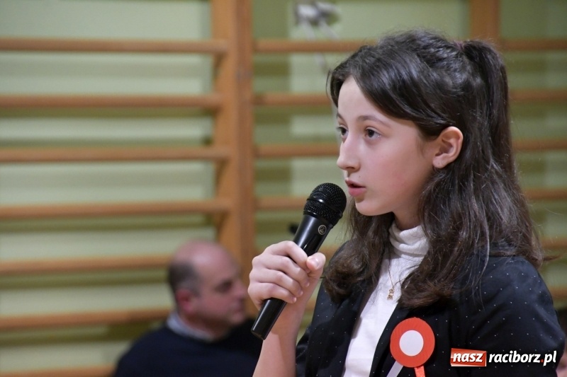 Zdjęcie w galerii na portalu naszraciborz.pl: Patriotyczny wieczór poezji  i pieśni w SP3 wiadomości z regionu