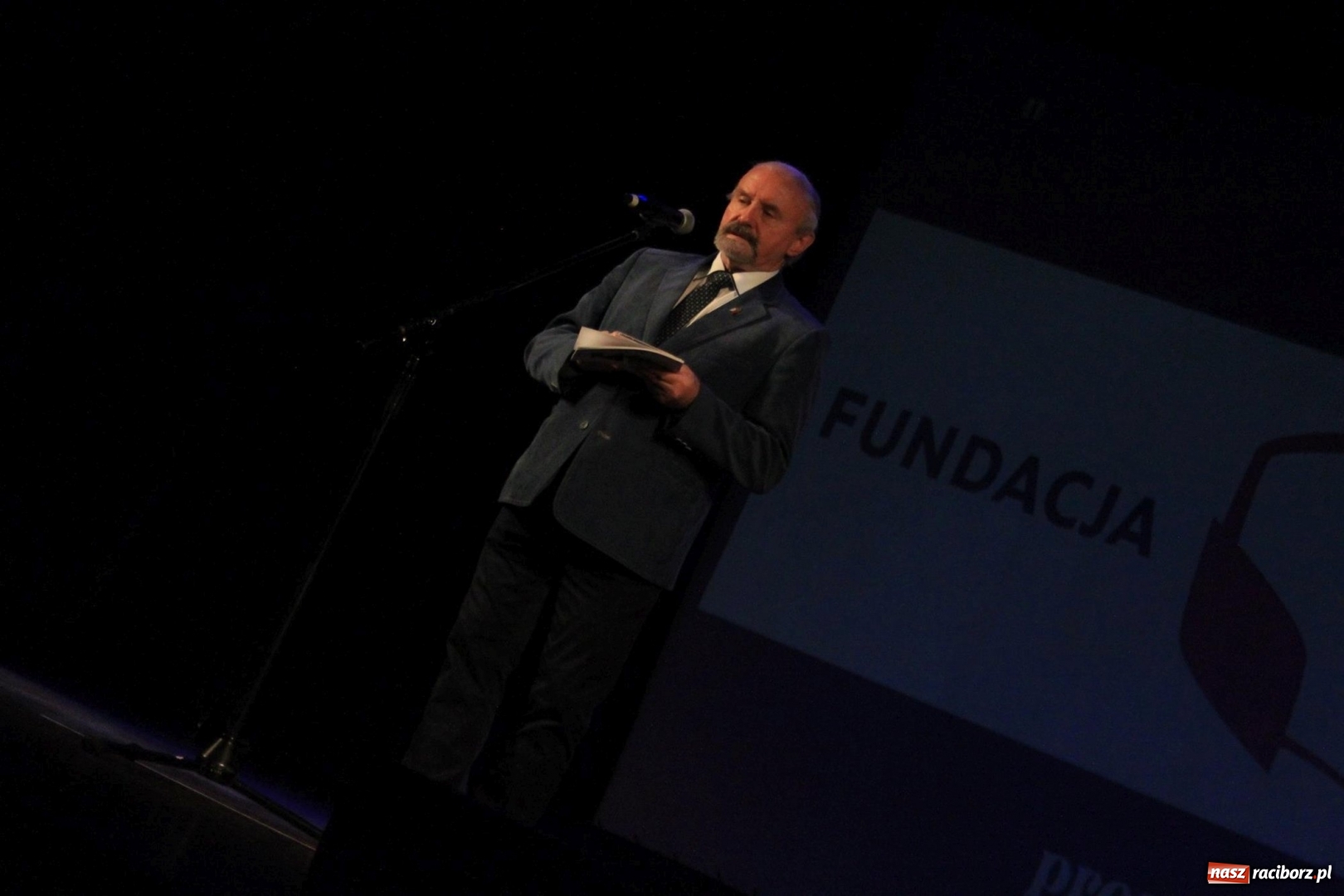 Zdjęcie w galerii na portalu naszraciborz.pl: Miraż na koncercie z okazji 100-lecia Niepodległości  wiadomości z regionu