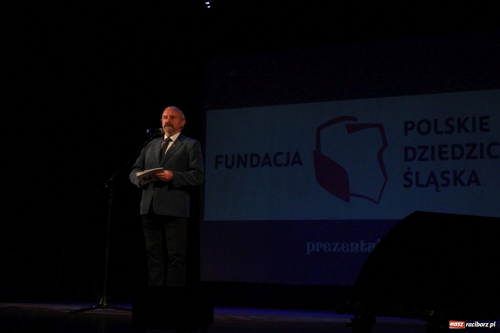 Zdjęcie w galerii na portalu naszraciborz.pl: Miraż na koncercie z okazji 100-lecia Niepodległości  wiadomości z regionu