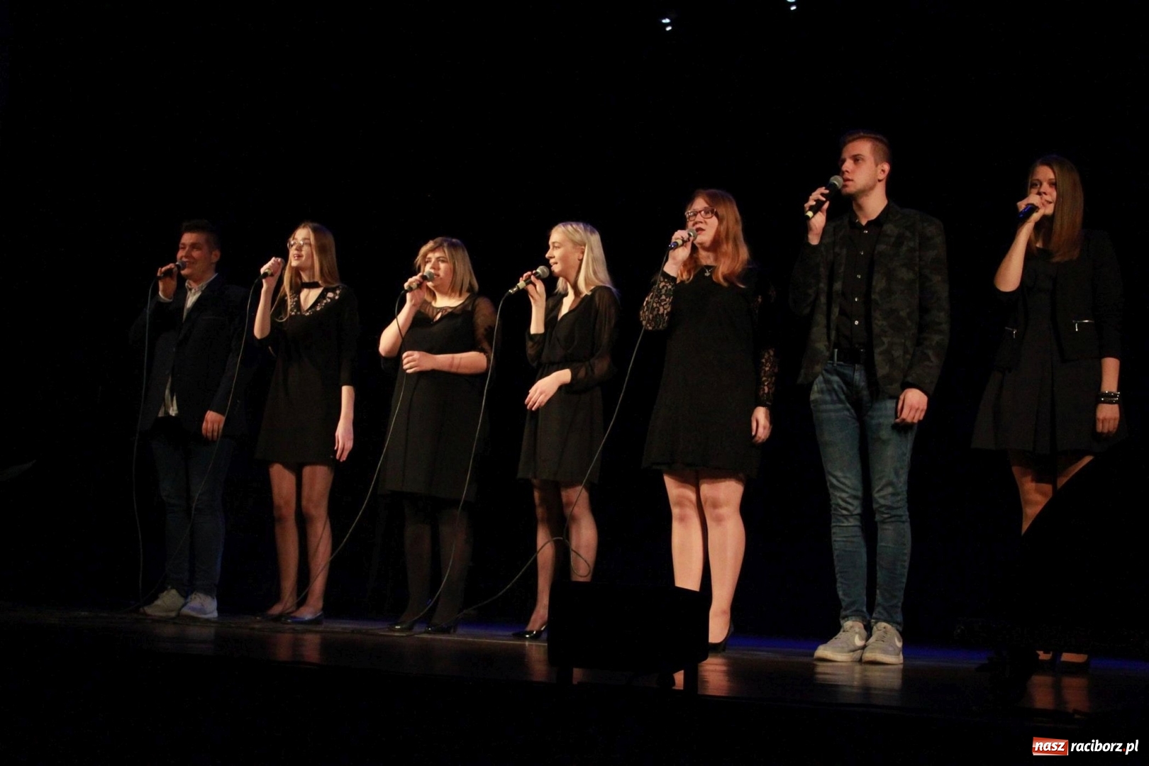 Zdjęcie w galerii na portalu naszraciborz.pl: Miraż na koncercie z okazji 100-lecia Niepodległości  wiadomości z regionu