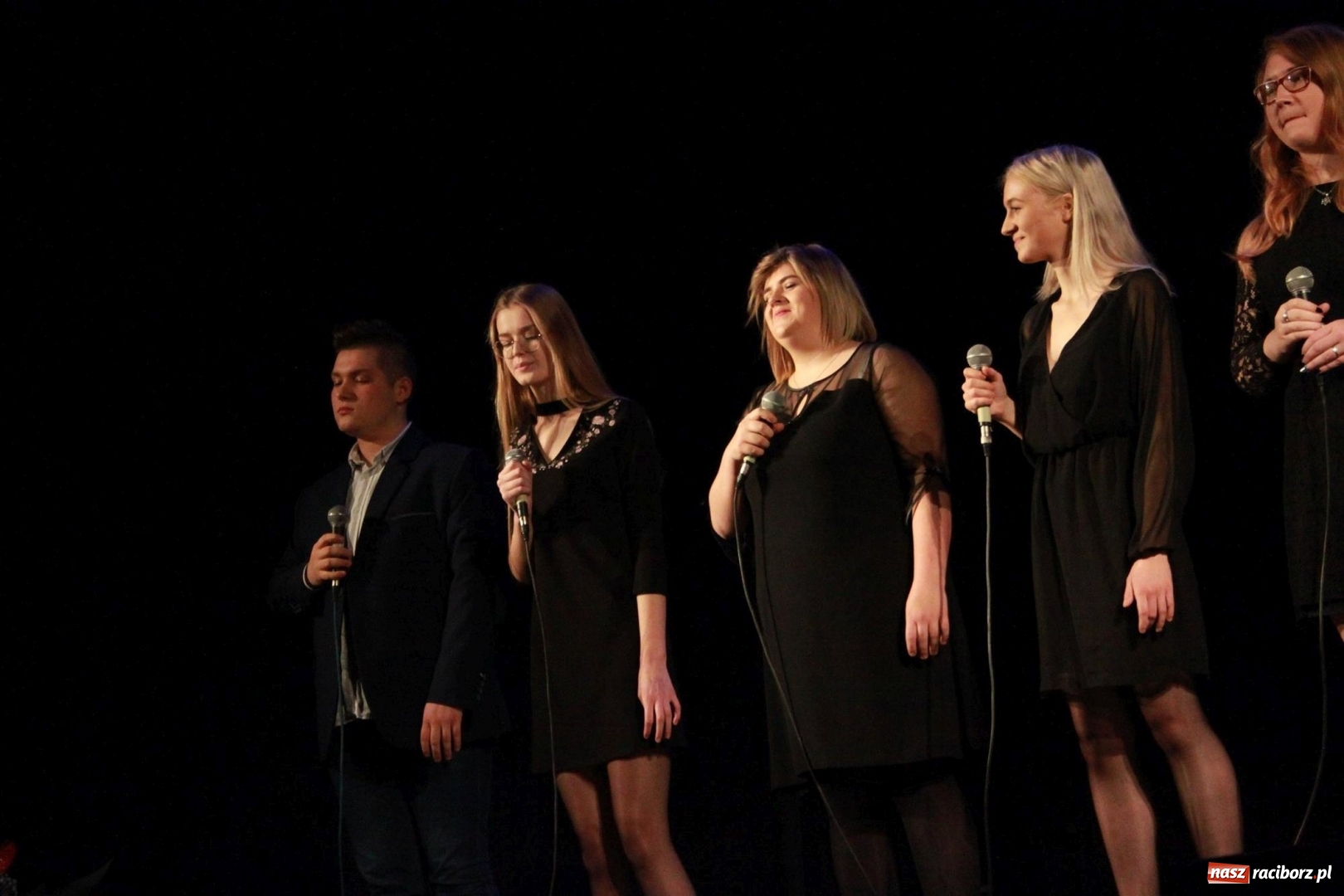 Zdjęcie w galerii na portalu naszraciborz.pl: Miraż na koncercie z okazji 100-lecia Niepodległości  wiadomości z regionu