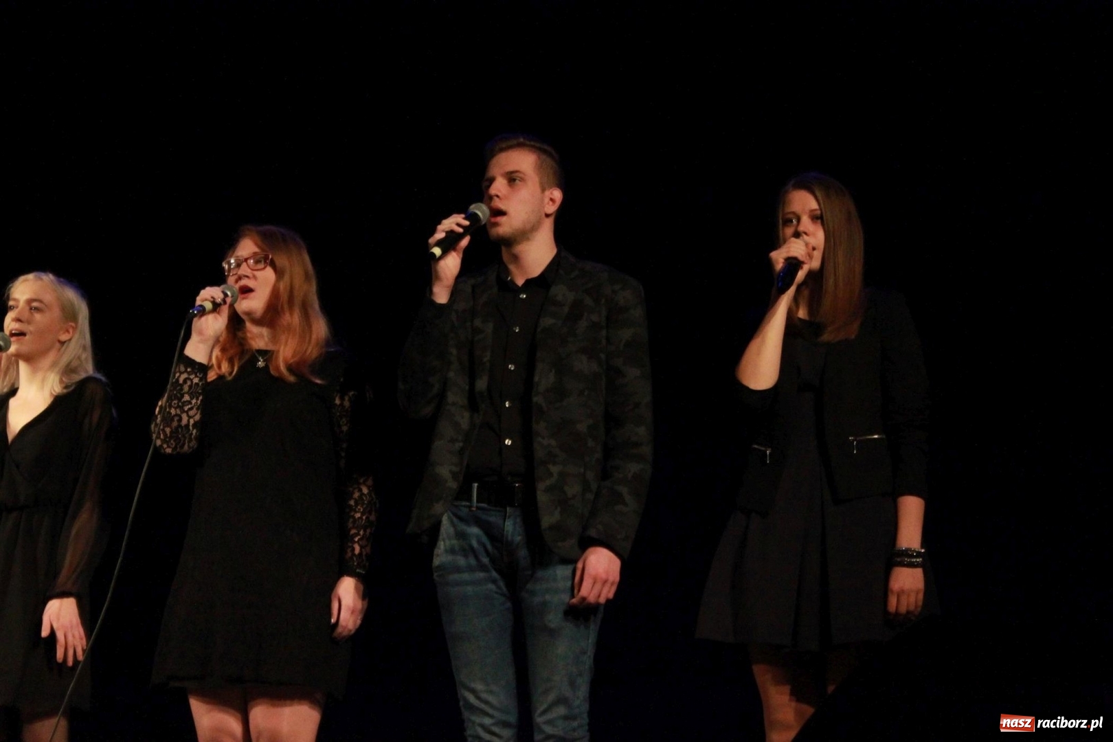 Zdjęcie w galerii na portalu naszraciborz.pl: Miraż na koncercie z okazji 100-lecia Niepodległości  wiadomości z regionu