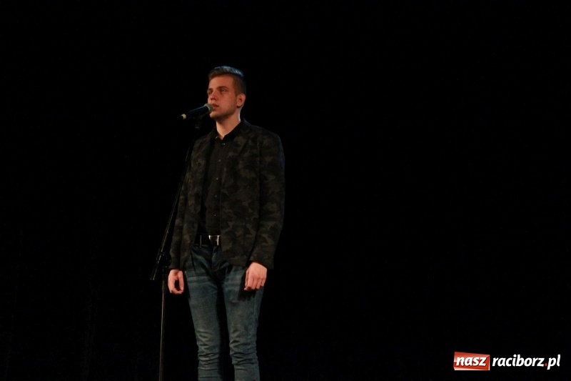 Zdjęcie w galerii na portalu naszraciborz.pl: Miraż na koncercie z okazji 100-lecia Niepodległości  wiadomości z regionu