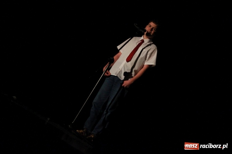 Zdjęcie w galerii na portalu naszraciborz.pl: Miraż na koncercie z okazji 100-lecia Niepodległości  wiadomości z regionu