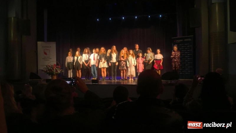 Zdjęcie w galerii na portalu naszraciborz.pl: Miraż na koncercie z okazji 100-lecia Niepodległości  wiadomości z regionu