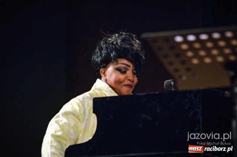 Zdjęcie w galerii na portalu naszraciborz.pl: Finał III PalmJazz Festival. Karen Edwards podbiła serca raciborzan wiadomości z regionu