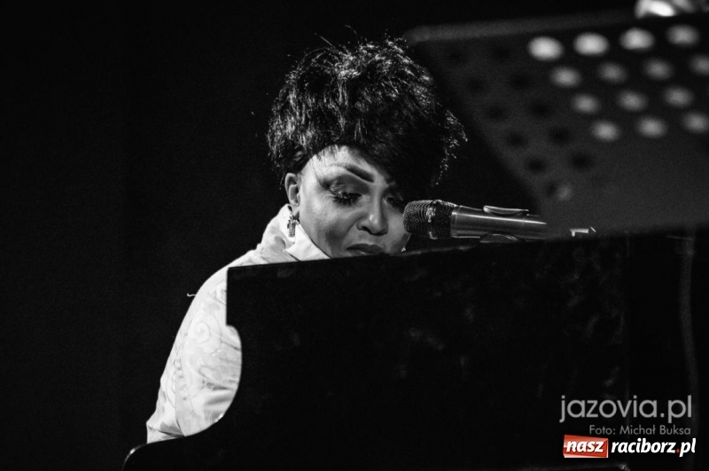 Zdjęcie w galerii na portalu naszraciborz.pl: Finał III PalmJazz Festival. Karen Edwards podbiła serca raciborzan wiadomości z regionu