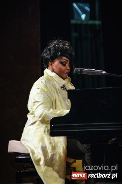 Zdjęcie w galerii na portalu naszraciborz.pl: Finał III PalmJazz Festival. Karen Edwards podbiła serca raciborzan wiadomości z regionu