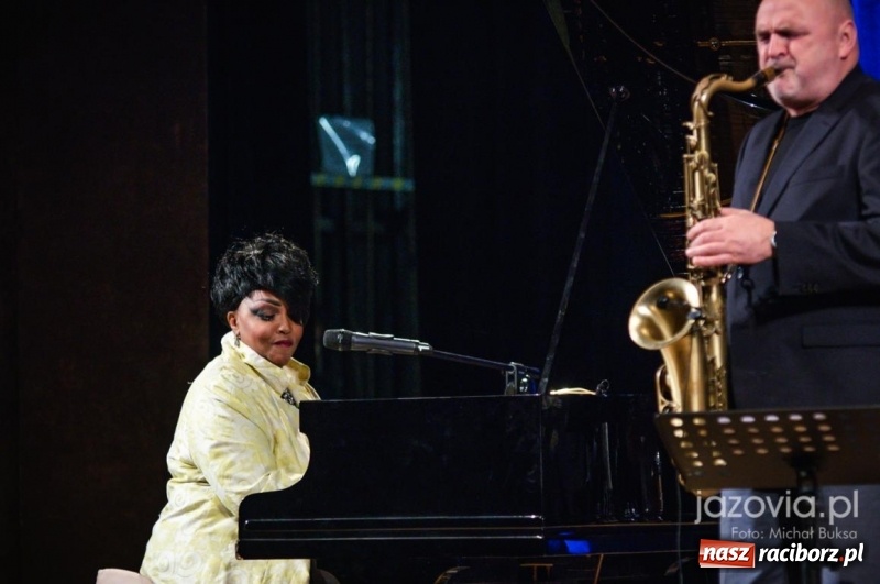 Zdjęcie w galerii na portalu naszraciborz.pl: Finał III PalmJazz Festival. Karen Edwards podbiła serca raciborzan wiadomości z regionu