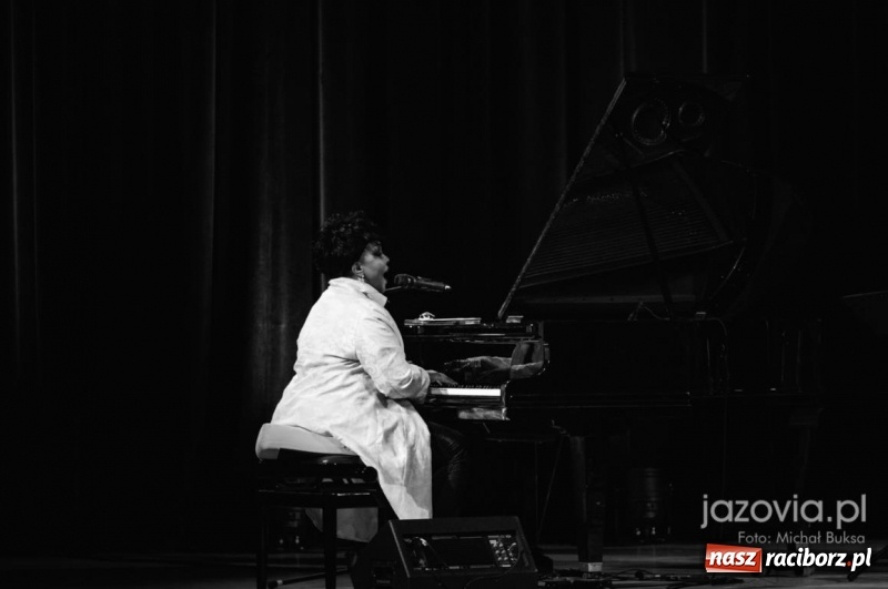 Zdjęcie w galerii na portalu naszraciborz.pl: Finał III PalmJazz Festival. Karen Edwards podbiła serca raciborzan wiadomości z regionu