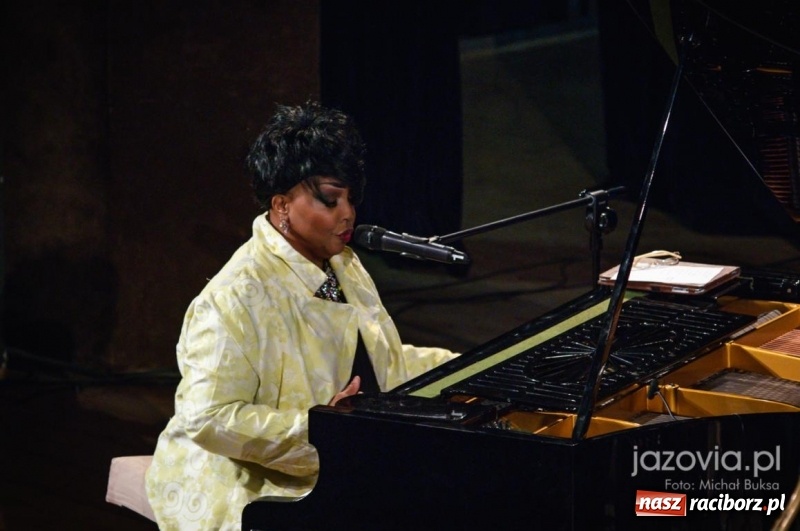Zdjęcie w galerii na portalu naszraciborz.pl: Finał III PalmJazz Festival. Karen Edwards podbiła serca raciborzan wiadomości z regionu