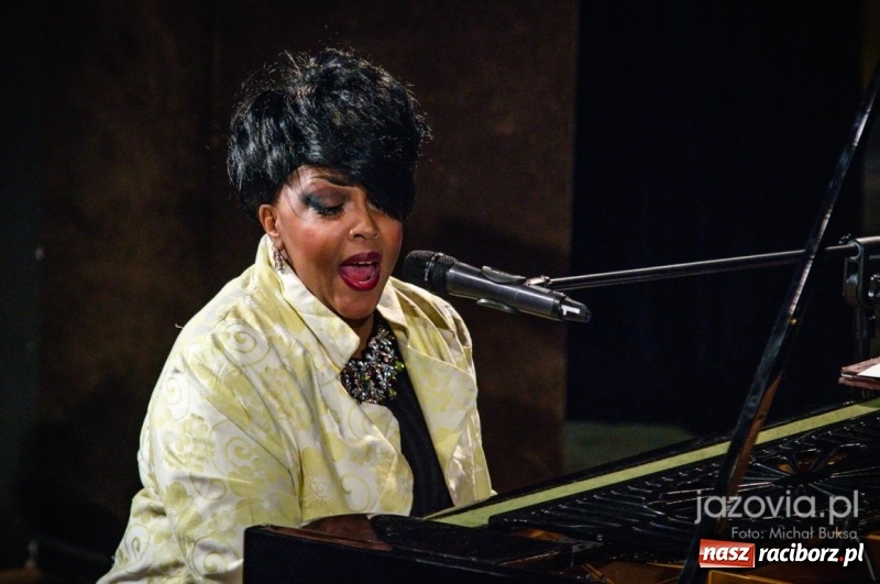 Zdjęcie w galerii na portalu naszraciborz.pl: Finał III PalmJazz Festival. Karen Edwards podbiła serca raciborzan wiadomości z regionu
