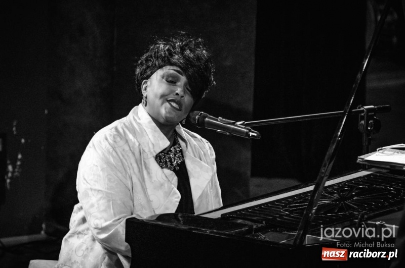 Zdjęcie w galerii na portalu naszraciborz.pl: Finał III PalmJazz Festival. Karen Edwards podbiła serca raciborzan wiadomości z regionu
