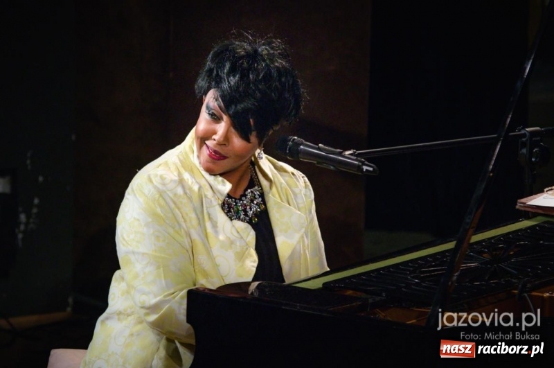 Zdjęcie w galerii na portalu naszraciborz.pl: Finał III PalmJazz Festival. Karen Edwards podbiła serca raciborzan wiadomości z regionu