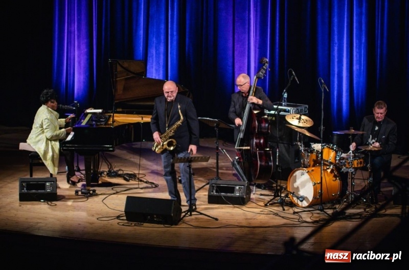 Zdjęcie w galerii na portalu naszraciborz.pl: Finał III PalmJazz Festival. Karen Edwards podbiła serca raciborzan wiadomości z regionu