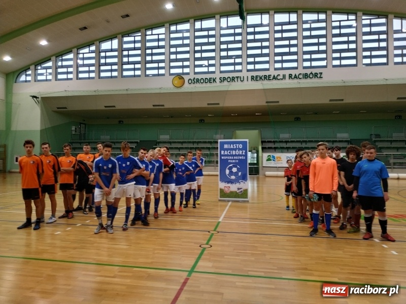 Zdjęcie w galerii na portalu naszraciborz.pl: Otwarte Mistrzostwa Raciborza w Halowej Piłce Nożnej Młodzieży za nami wiadomości z regionu