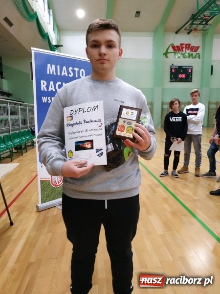 Zdjęcie w galerii na portalu naszraciborz.pl: Otwarte Mistrzostwa Raciborza w Halowej Piłce Nożnej Młodzieży za nami wiadomości z regionu