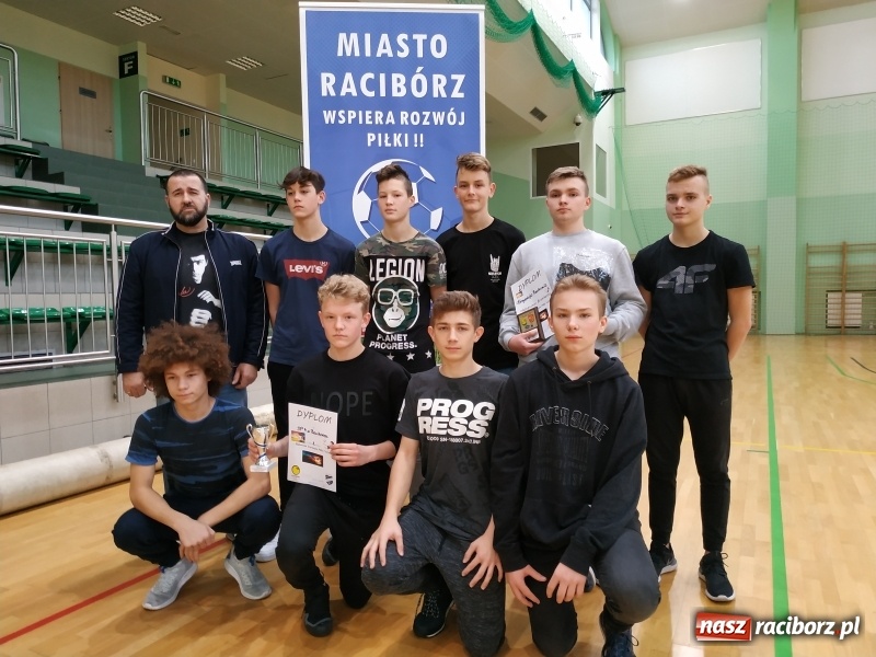 Zdjęcie w galerii na portalu naszraciborz.pl: Otwarte Mistrzostwa Raciborza w Halowej Piłce Nożnej Młodzieży za nami wiadomości z regionu