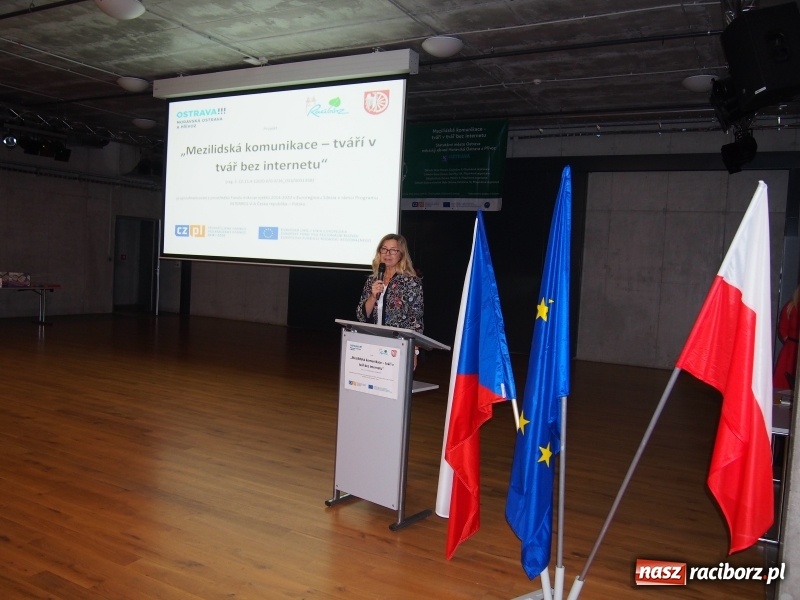 Zdjęcie w galerii na portalu naszraciborz.pl: Szkoła na Ostrogu zakończyła realizację projektu Twarzą w twarz bez Internetu wiadomości z regionu