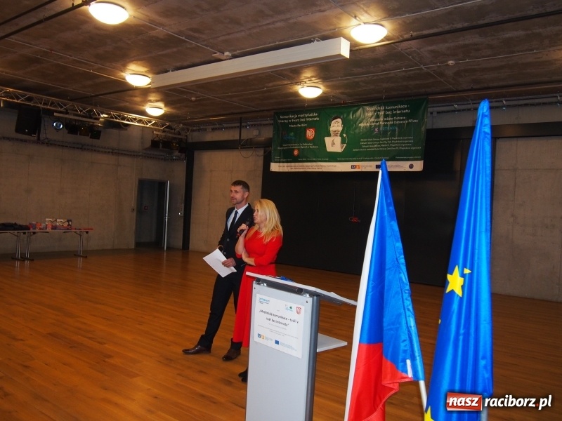 Zdjęcie w galerii na portalu naszraciborz.pl: Szkoła na Ostrogu zakończyła realizację projektu Twarzą w twarz bez Internetu wiadomości z regionu