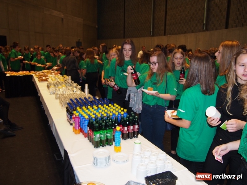 Zdjęcie w galerii na portalu naszraciborz.pl: Szkoła na Ostrogu zakończyła realizację projektu Twarzą w twarz bez Internetu wiadomości z regionu