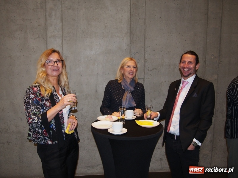 Zdjęcie w galerii na portalu naszraciborz.pl: Szkoła na Ostrogu zakończyła realizację projektu Twarzą w twarz bez Internetu wiadomości z regionu