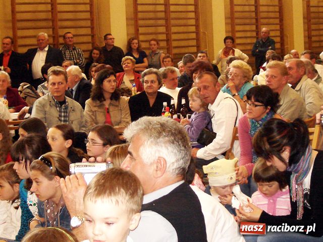 Zdjęcie w galerii na portalu naszraciborz.pl: Kopciuszek od rodziców dla dzieci wiadomości z regionu