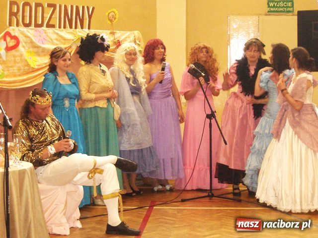 Zdjęcie w galerii na portalu naszraciborz.pl: Kopciuszek od rodziców dla dzieci wiadomości z regionu