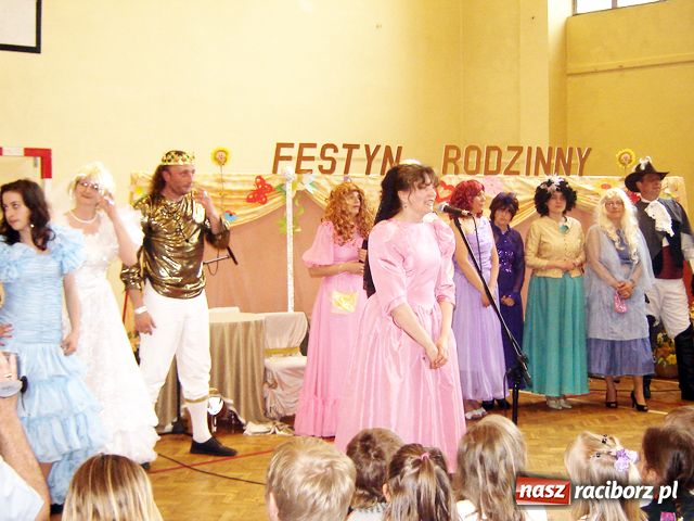 Zdjęcie w galerii na portalu naszraciborz.pl: Kopciuszek od rodziców dla dzieci wiadomości z regionu