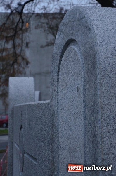 Zdjęcie w galerii na portalu naszraciborz.pl: Powstaje nowy mur wokół kościoła NSPJ  wiadomości z regionu