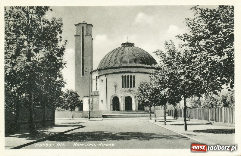 Zdjęcie w galerii na portalu naszraciborz.pl: Powstaje nowy mur wokół kościoła NSPJ  wiadomości z regionu