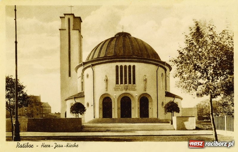 Zdjęcie w galerii na portalu naszraciborz.pl: Powstaje nowy mur wokół kościoła NSPJ  wiadomości z regionu