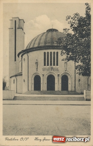 Zdjęcie w galerii na portalu naszraciborz.pl: Powstaje nowy mur wokół kościoła NSPJ  wiadomości z regionu