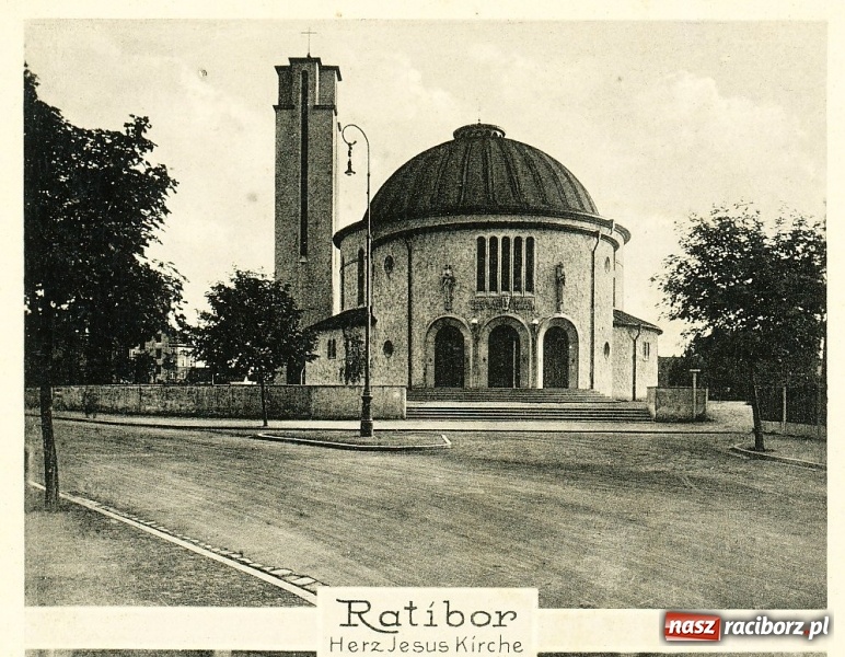 Zdjęcie w galerii na portalu naszraciborz.pl: Powstaje nowy mur wokół kościoła NSPJ  wiadomości z regionu