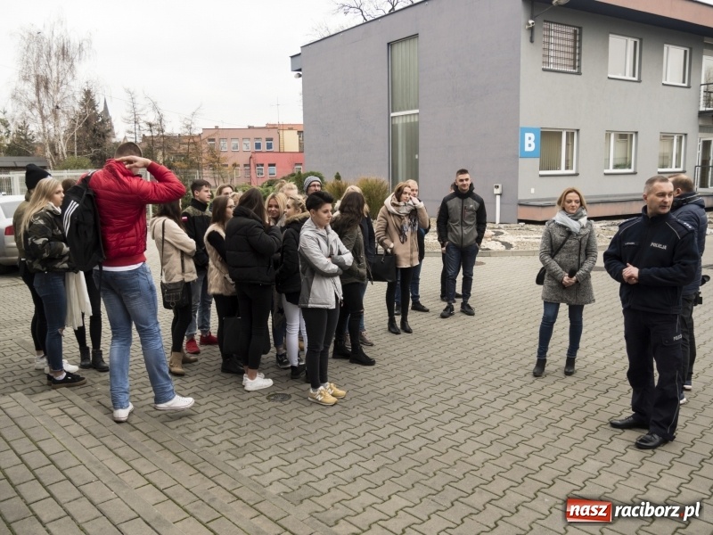 Zdjęcie w galerii na portalu naszraciborz.pl: Zostań Policjantem! Dzień otwarty w Komendzie Powiatowej Policji wiadomości z regionu