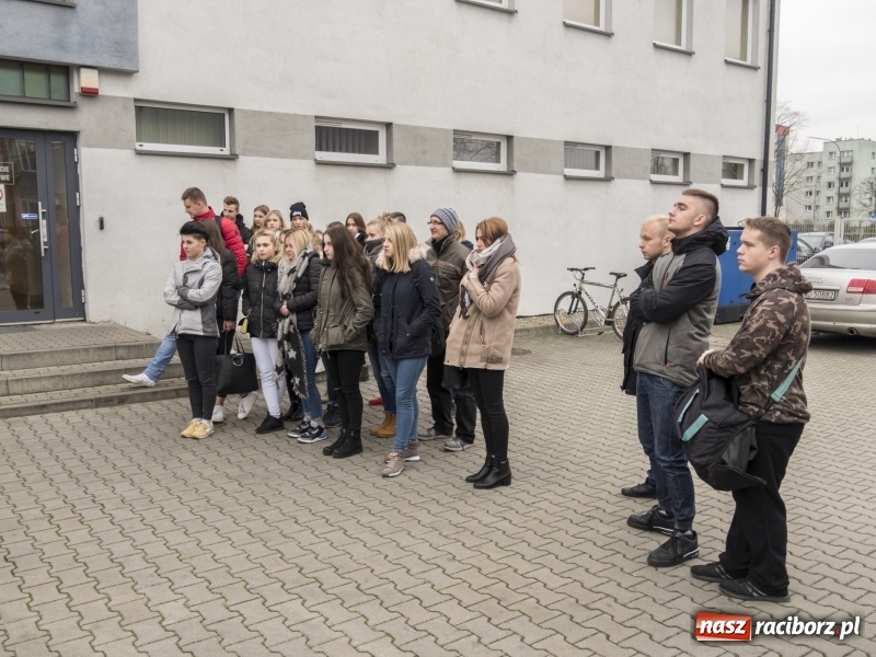 Zdjęcie w galerii na portalu naszraciborz.pl: Zostań Policjantem! Dzień otwarty w Komendzie Powiatowej Policji wiadomości z regionu