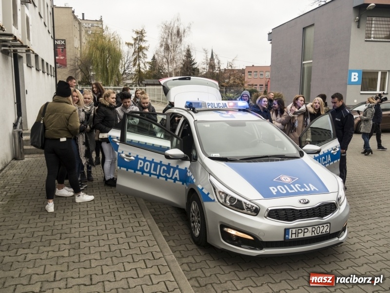 Zdjęcie w galerii na portalu naszraciborz.pl: Zostań Policjantem! Dzień otwarty w Komendzie Powiatowej Policji wiadomości z regionu