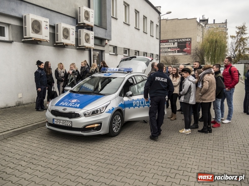 Zdjęcie w galerii na portalu naszraciborz.pl: Zostań Policjantem! Dzień otwarty w Komendzie Powiatowej Policji wiadomości z regionu
