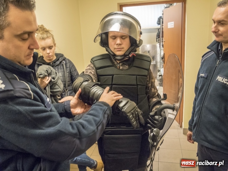 Zdjęcie w galerii na portalu naszraciborz.pl: Zostań Policjantem! Dzień otwarty w Komendzie Powiatowej Policji wiadomości z regionu