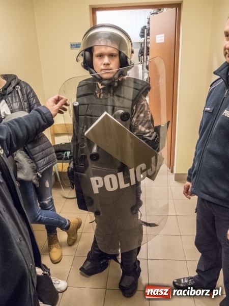 Zdjęcie w galerii na portalu naszraciborz.pl: Zostań Policjantem! Dzień otwarty w Komendzie Powiatowej Policji wiadomości z regionu
